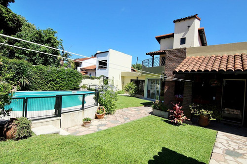 Imagen 27 de 30 de Chalet 7 Ambientes Venta Con Suite Jardin Terraza Piscina Quincho Y Cochera En Olivos