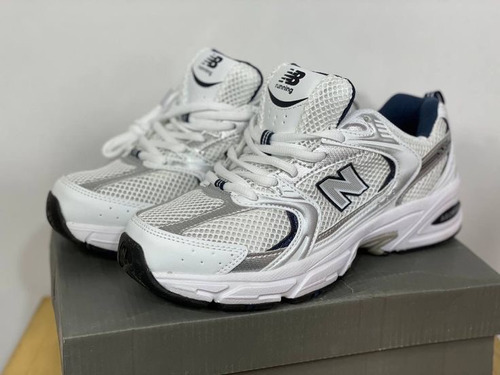 Tenis New Balance 530 Mujer Blanco Y Plata Blanco Lisa 24.5