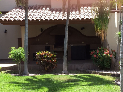 Casa En Venta En Las Fuentes, Los Mochis Sinaloa.