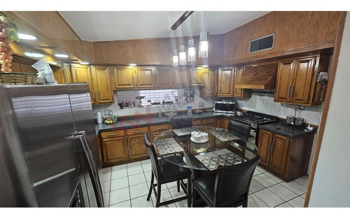 Casa En Venta De 1 Piso Con 3 Recamaras En Planta Baja, Colonia Los Pinos.