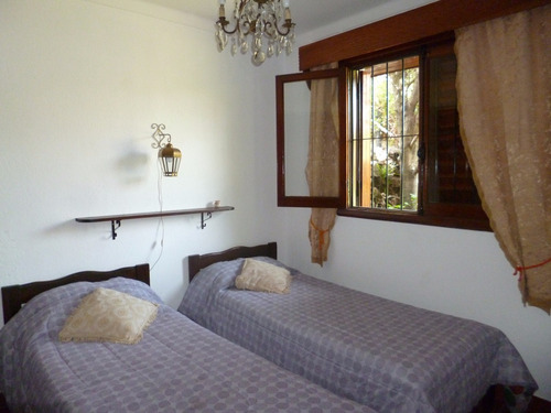 Imagen 6 de 13 de Chalet En Mogotes A Pasos Del Mar - 5 Personas - Wi Fi - Gran Parque - Estacionamiento -