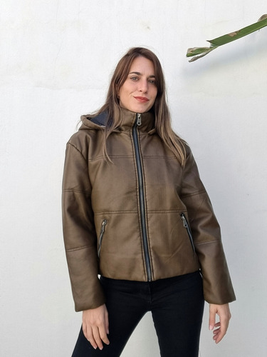 Campera Mujer De Eco Cuero Marrón Lisa Con Capucha