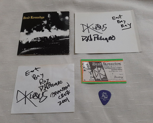 Autógrafos E Palheta De 2001 Da Banda Dead Kennedys !!!! (Usado)