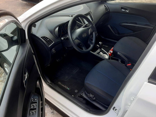 Imagem 4 de 6 de Hyundai Hb20x 1.6 16v Style Flex 4p Automático
