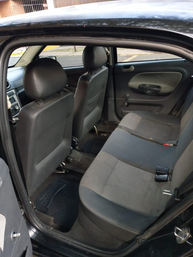 Imagen 7 de 8 de Vw Gol Sedan 2012 Estándar