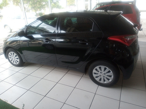 Imagem 2 de 11 de Hyundai Hb20 2015 1.0 Comfort Flex 5p