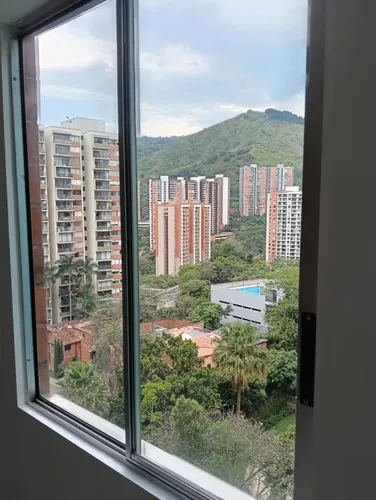 Apartamento En Venta En Loma De Los Bernal. Cod V12481