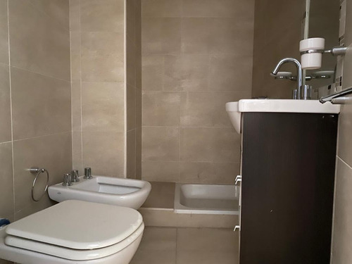 Imagen 12 de 19 de Casa 3 Dormitorios Con Cochera En Venta Acepta Departamentos Como Parte De Pago Fisherton
