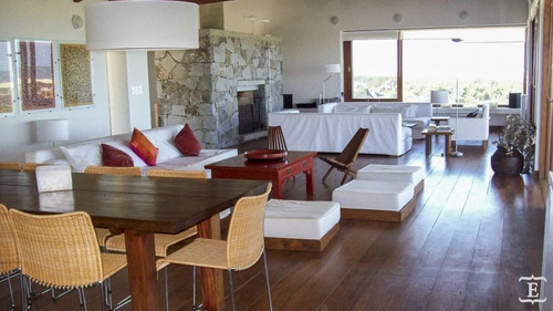 Casa En Alquiler Por Temporada De 8 Dormitorios En Club De Mar