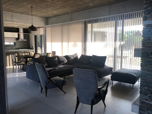Casa En Venta Costa Esmeralda, Barrio Residencial Ii.
