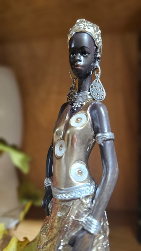 Escultura Mujer Africana Esbelta 33cm Elemento Etnico Deco Blanco