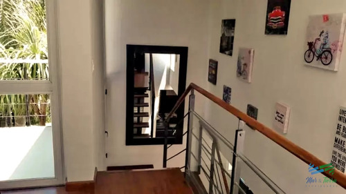 Espectacular Casa En Venta. A Tres Cuadras De La Playa Brava.