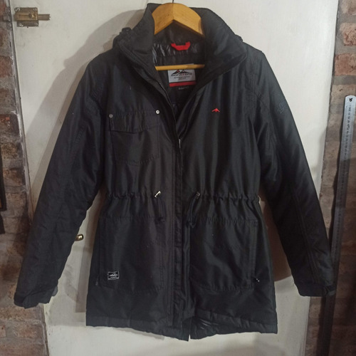 Campera Larga Montagne Negra Con Capucha Desmontable M 46 Ab