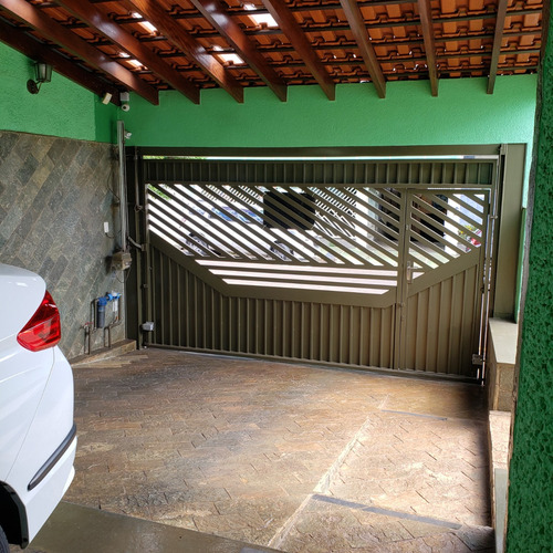Casa Ampla Com Grande Área No Centro
