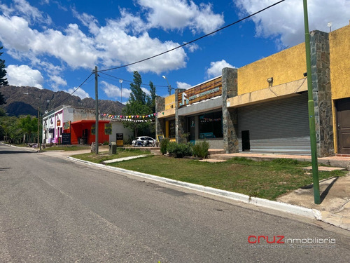 Imagen 2 de 14 de Local En Esquina De 90m2 En Cortaderas