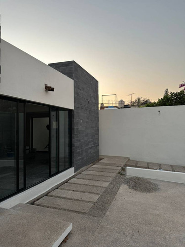 Casa Moderna En Venta En Jacarandas, Cuernavaca De 322 M²
