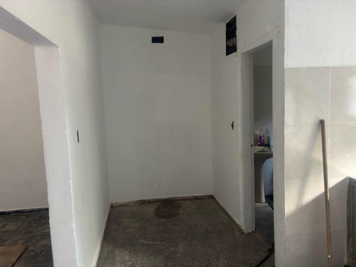 Plaza Lafone Próxima Ph Independiente Baño Y Coc. Nuevos