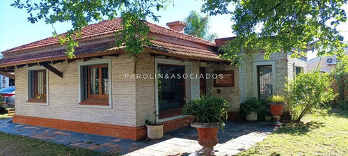 Casa De 3 Dormitorios En Venta En Altos De Pinares, Punta Del Este.