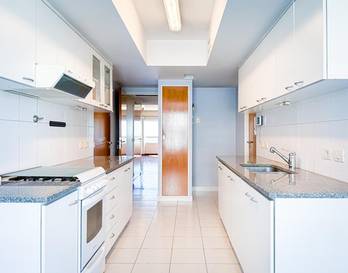 Departamento De 4 Ambientes En Alquiler, Con Balcón , Cochera Y Baulera De 30 M² - Acassuso