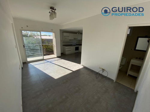 Imagen 1 de 14 de Bajo De Precio! Hermoso 2 Ambientes Con Balcon En Saenz Peña - 5 Años