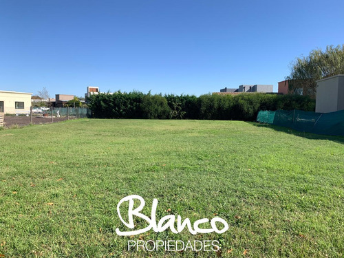 Imagen 2 de 10 de Imperdible Lote Interno De 700 Metros En El Barrio Cerrado El Cantón - Islas