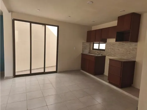 Casa De 3 Recamaras Un Balcon, Modelo Sirconia, En Col Exquitlan
