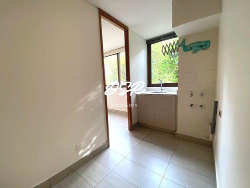 Excelente Depto De 3 D Mas Servicio Con Jardín Privado.
