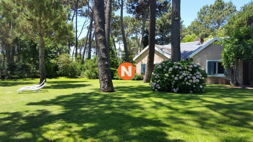 Casa En Venta Y Alquiler, Lugano, Punta Del Este, 4 Dormitorios.- Ref: 208401