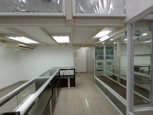 En Alquiler Local Comercial Y Oficinas Planta Baja ,centro Comercial Camino Real Barcelona