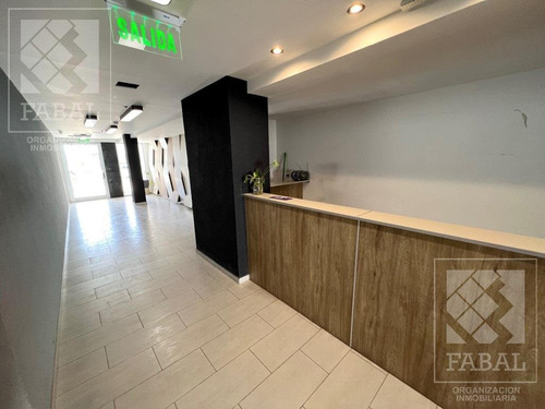 Imagen 3 de 11 de Oficina Alquiler Centro, 45 M2 Con 1 Privado, Cocina, Baño Y Balcón
