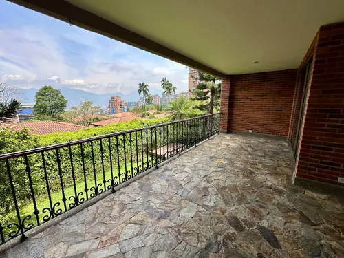 Casa En Arriendo En El Poblado. Cod A775953