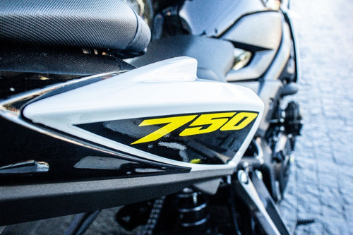 Suzuki Gsx-s 750 - No Yamaha, No Kawasaki! Mc