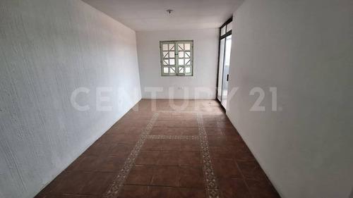 Casa En Venta En Infonavit Saucito Chihuaha, Chih.