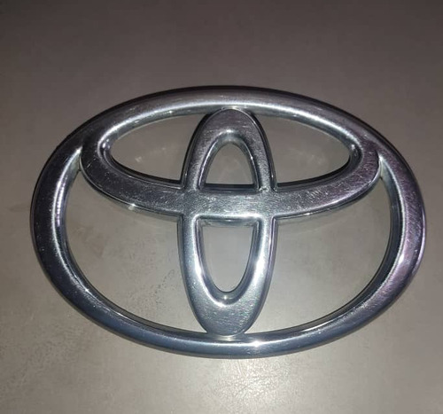 Emblema De Parrilla Toyota Hilux 4runner Fortuner