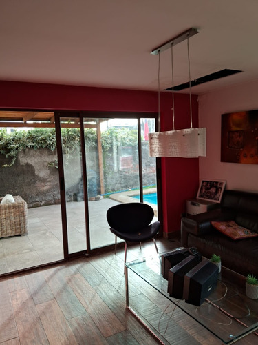 Venta De Hermosa Casa En Las Condes Con Excelente Ubicación