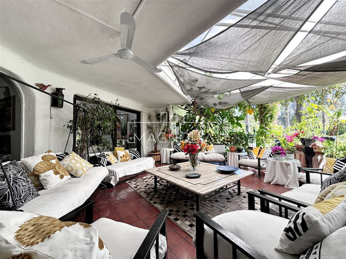 Casa En Arriendo De 6d/4b En Las Condes