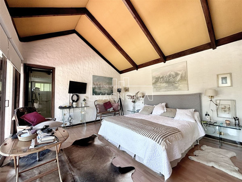 Casa En Arriendo De 6d/4b En Las Condes