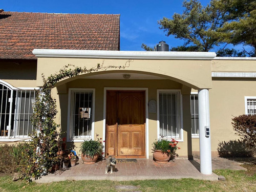 Imagen 3 de 26 de Casa De 3 Dormitorios Con Pileta Y Parrillero - San Eduardo - Fisherton