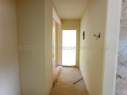 Imagen 2 de 14 de En Venta Maravilloso Townhouse En Obra Gris En Maracay, Mdfc