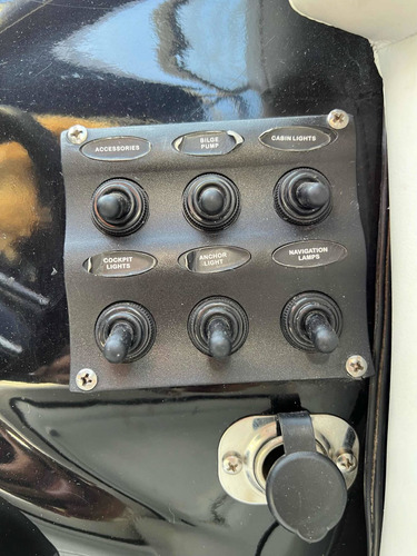 Imagen 16 de 25 de Naval Center Cuddy 210 Evinrude 135hp 6 Cilindros