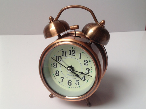 Precioso Reloj Despertador Metálico Cobre Cuarzo. Chicharra