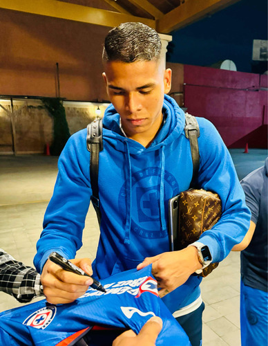 Jersey Cruz Azul Local Autografiado Por Todo El Equipo 2024