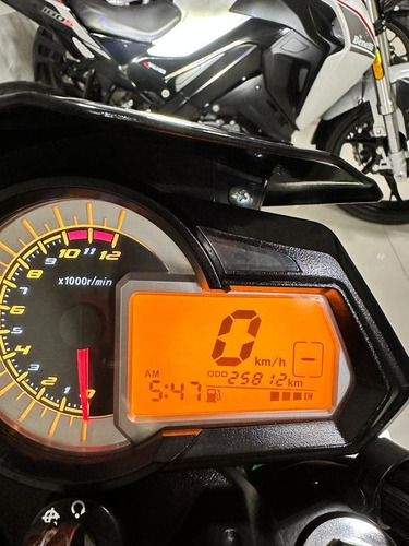 Imagen 18 de 25 de Benelli Tnt 15 Usada = 0km Permutas Dni 12/18