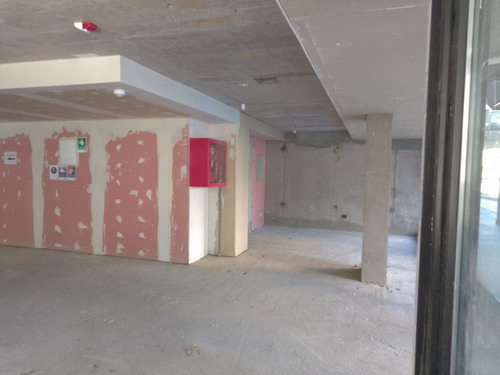 Local N°3 En Duble Almeyda A Dos Cuadras Del Metro L3 Ñuñoa