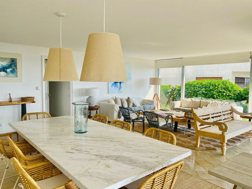 Apartamento En Venta De 4 Dormitorios En Península