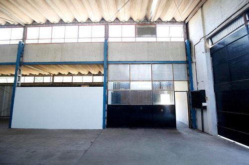 Galpón Con Casa De Caseros En Venta En La Plata