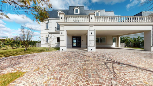 Imagen 3 de 30 de Tour 360º - Casa Al Lago - Barrio El Golf, Nordelta