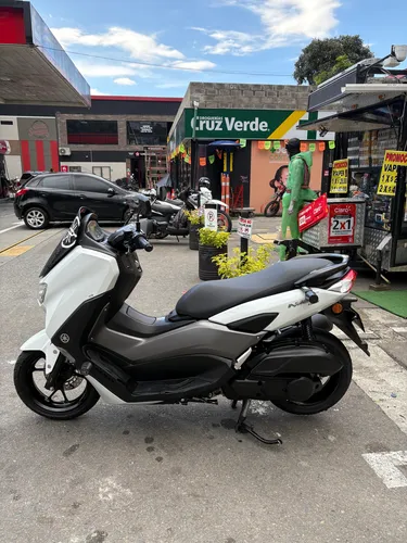Yamaha N-max Connected