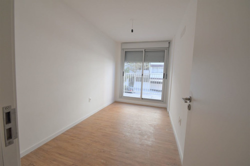 Apartamento En Venta De 2 Dormitorios En Barrio Sur