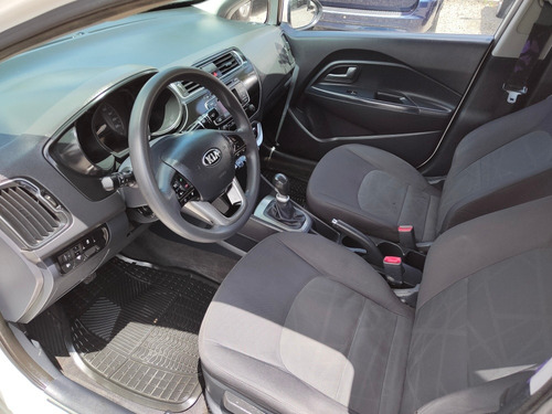 Imagen 10 de 12 de Kia Rio 2017 1.6 Lx Sedan Mt